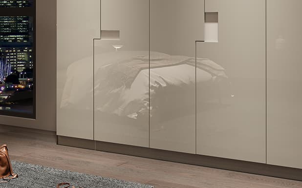 Glossy Lacquer Finish