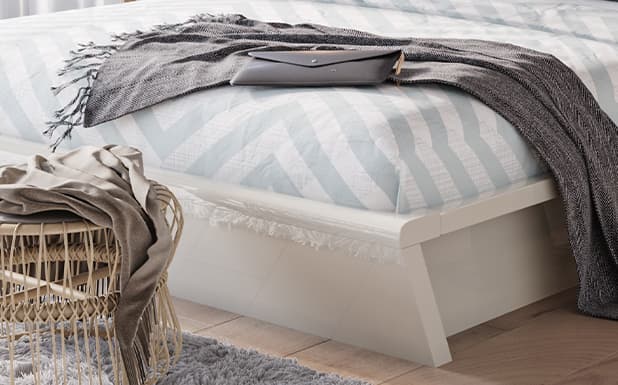 Glossy PU Lacquered Finish